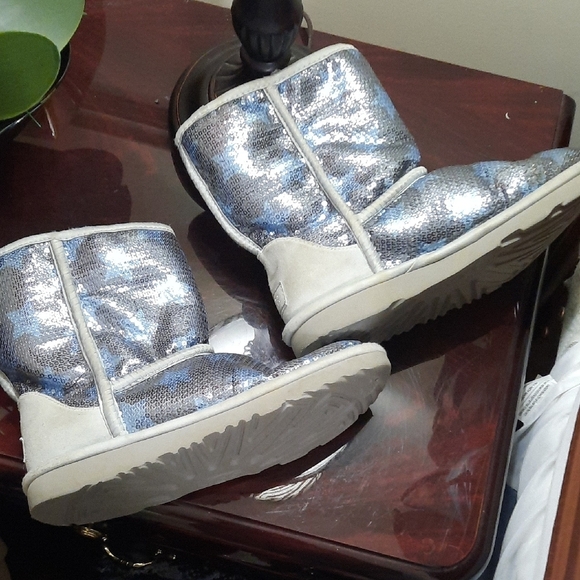 UGG Blue and Gray Sequin Star Boots - Picture 4 of 15